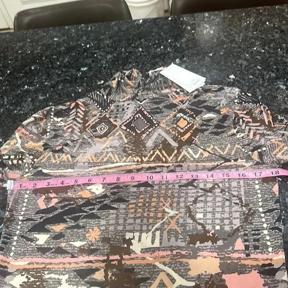 - Capsule &Other Stories turtleneck geometric print blouse - Picture 11 of 13